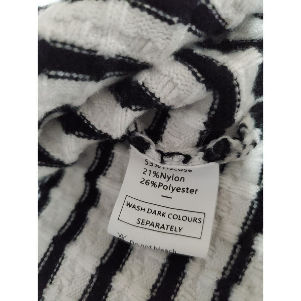 Women’s Ivory Button-Front Cardigan Sweater – Textured Grid Pattern – Size XL - Picture 4 of 9